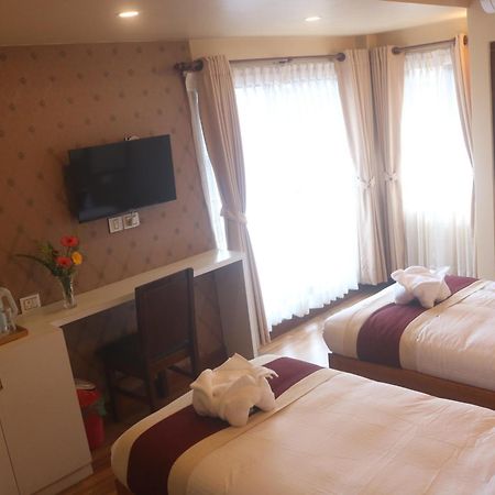Hotel Family Ties Pvt. Ltd. กาฐมาณฑุ ภายนอก รูปภาพ