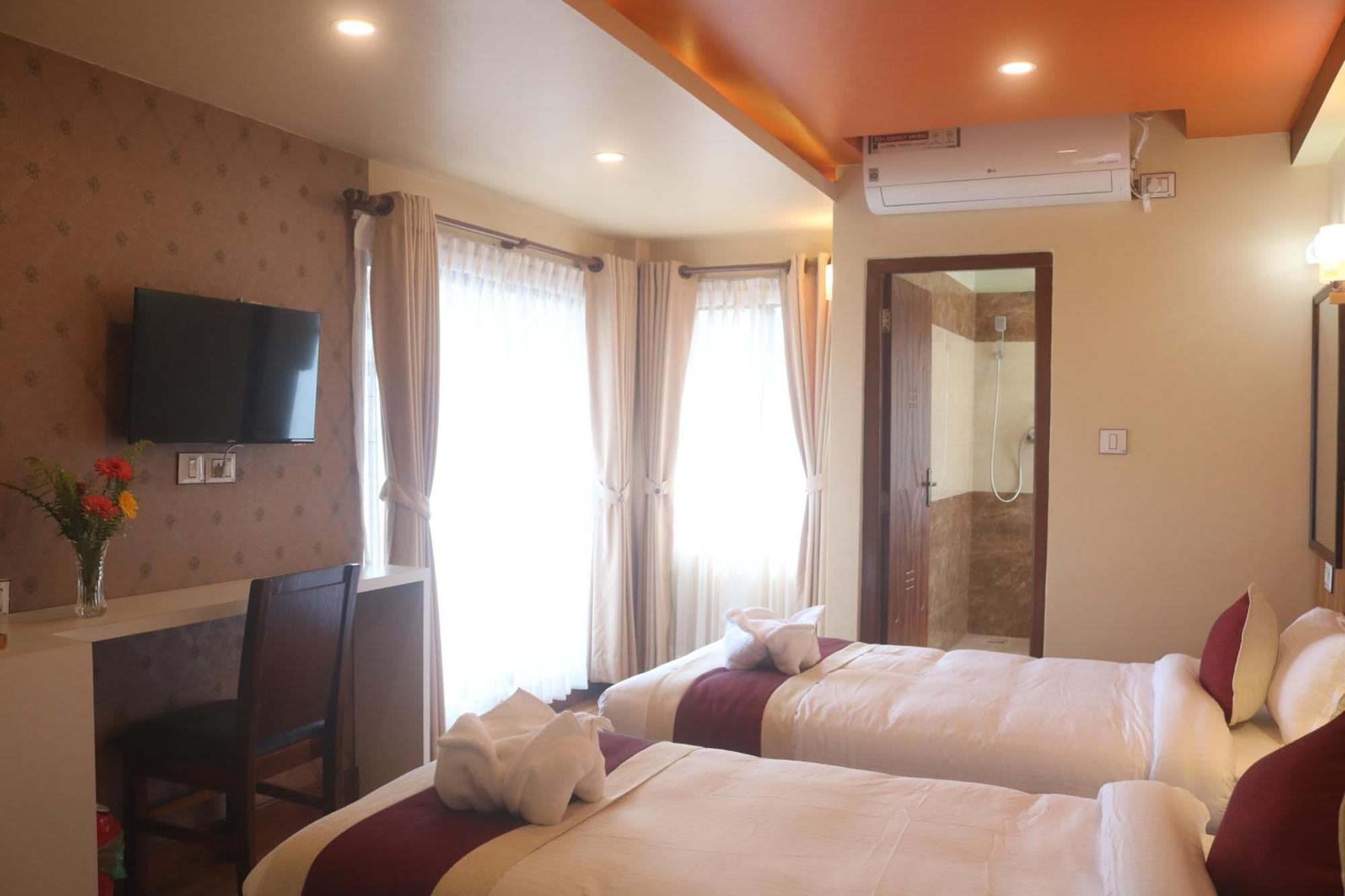 Hotel Family Ties Pvt. Ltd. กาฐมาณฑุ ภายนอก รูปภาพ