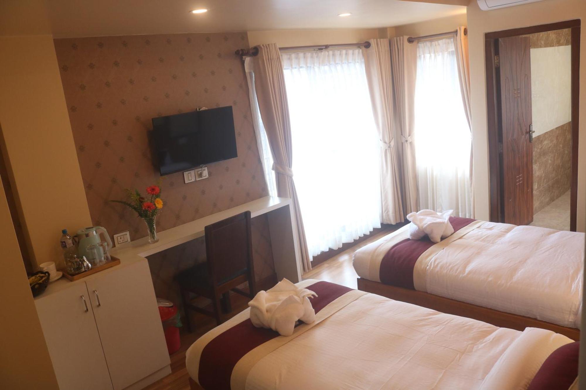 Hotel Family Ties Pvt. Ltd. กาฐมาณฑุ ภายนอก รูปภาพ